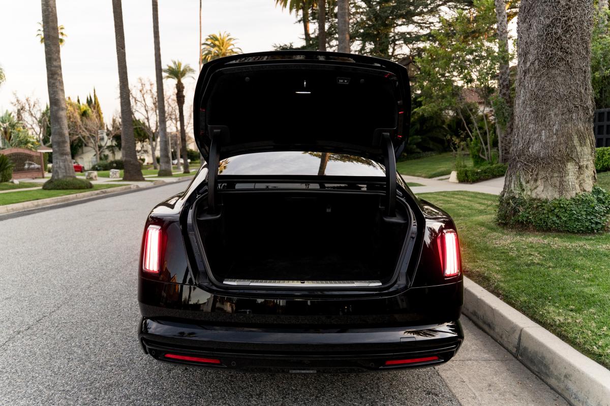 Rolls Royce Spectre for Rental in Los Angeles Thumbnail 