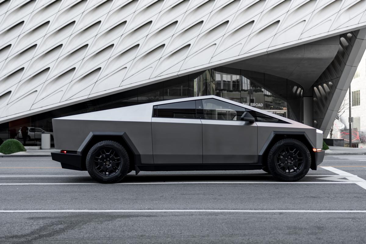 Tesla Cybertruck EV Rental in Los Angeles Thumbnail 