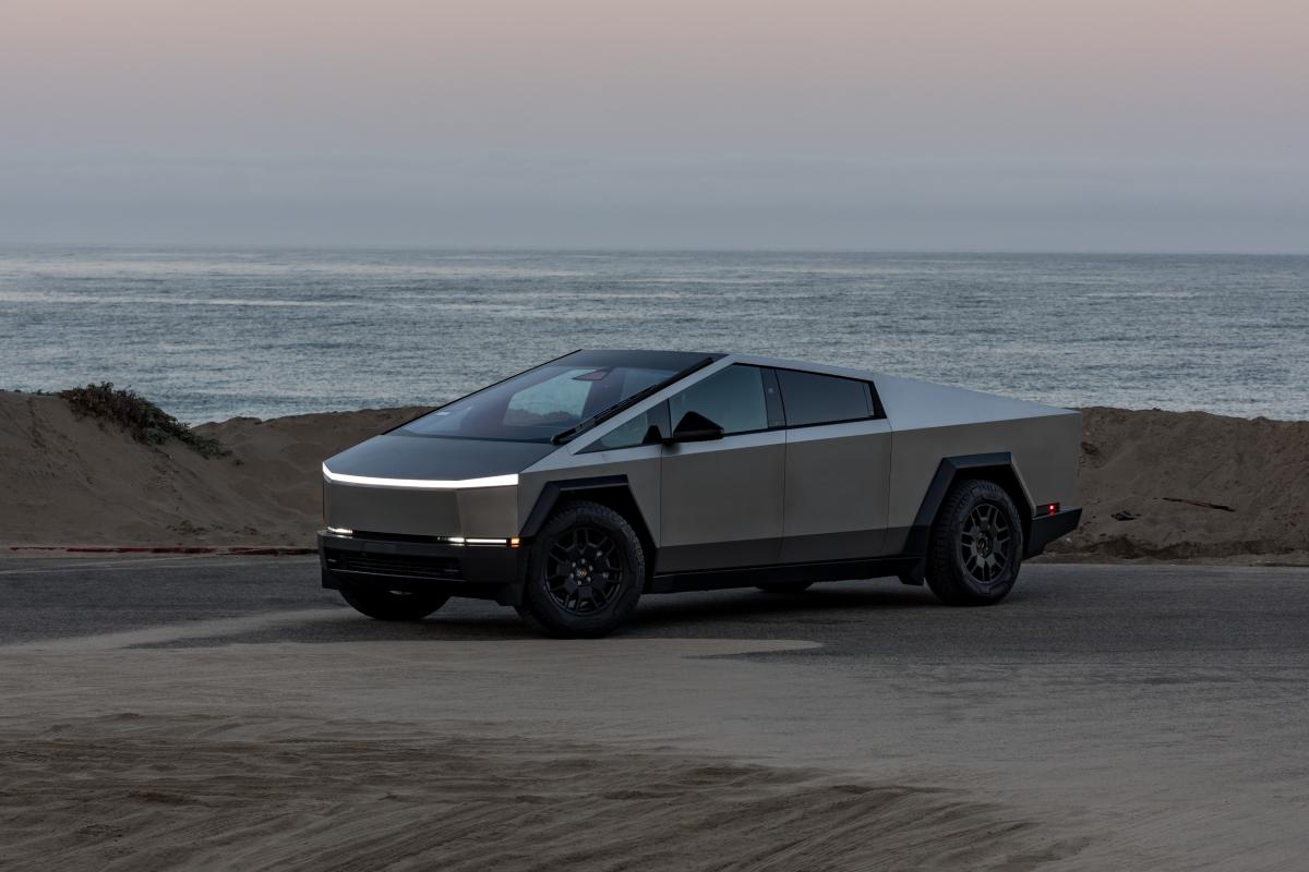 Tesla Cybertruck EV Rental in Los Angeles Thumbnail 