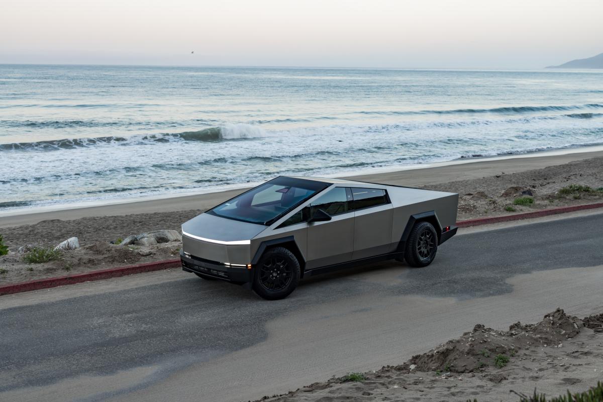 Tesla Cybertruck EV Rental in Los Angeles Thumbnail 