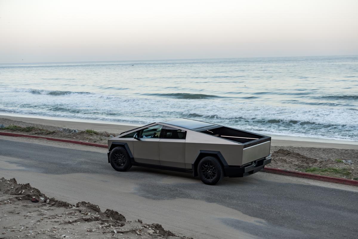 Tesla Cybertruck EV Rental in Los Angeles Thumbnail 