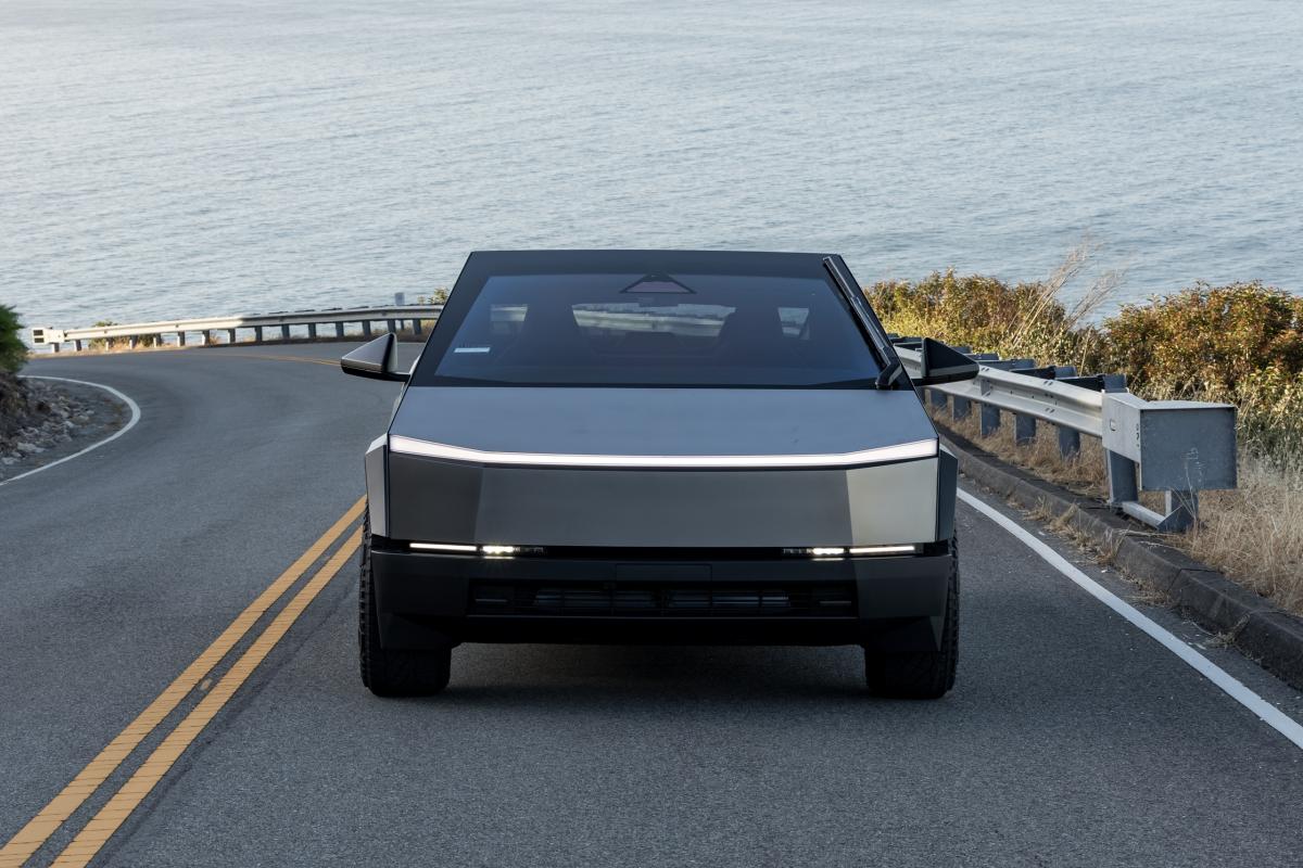 Tesla Cybertruck EV Rental in Los Angeles Thumbnail 