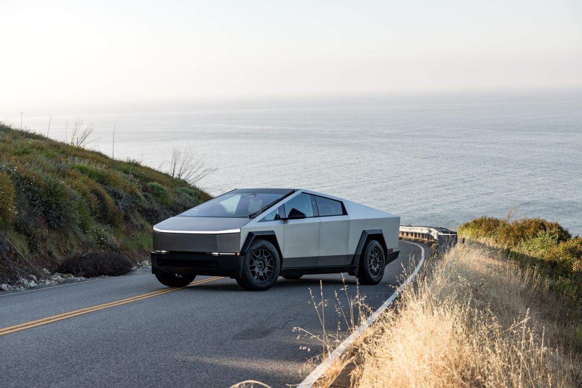 Tesla Cybertruck EV Rental in Los Angeles Thumbnail 