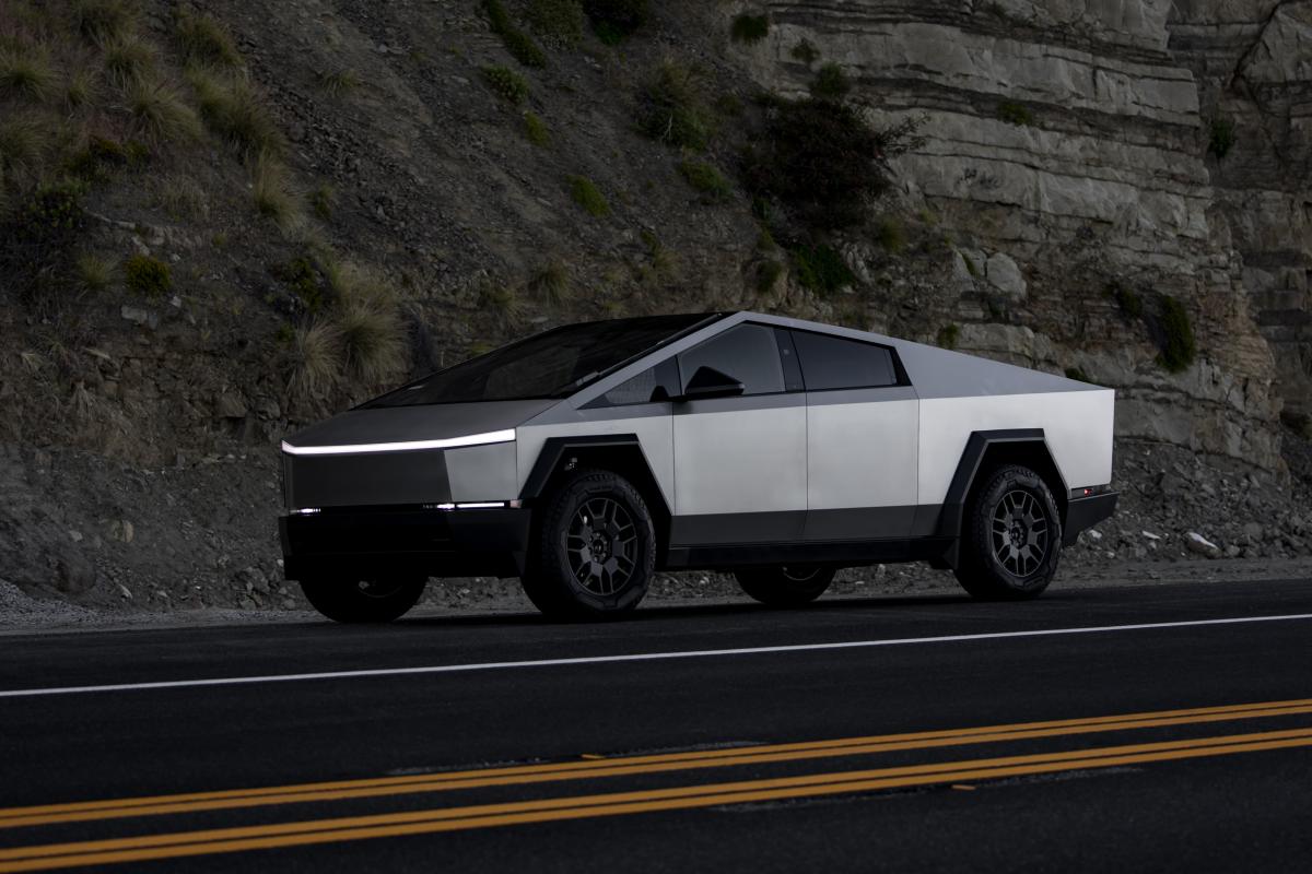 Tesla Cybertruck EV Rental in Los Angeles Thumbnail 