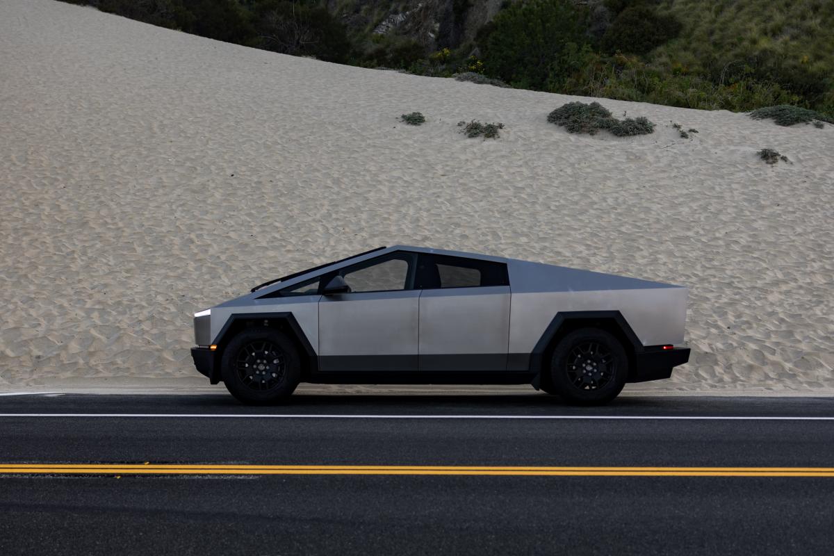 Tesla Cybertruck EV Rental in Los Angeles Thumbnail 