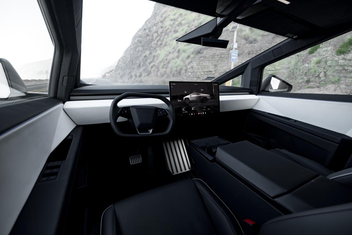 Tesla Cybertruck EV Rental in Los Angeles Thumbnail 