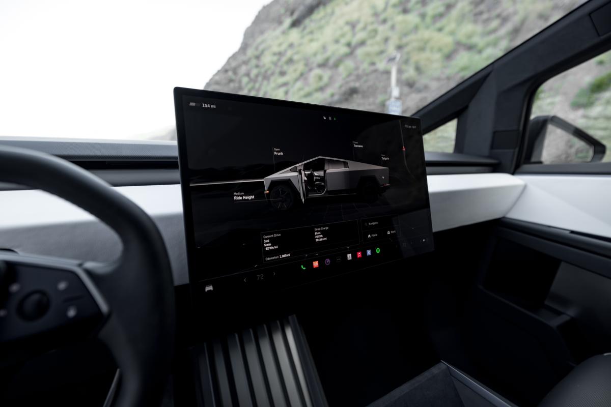 Tesla Cybertruck EV Rental in Los Angeles Thumbnail 