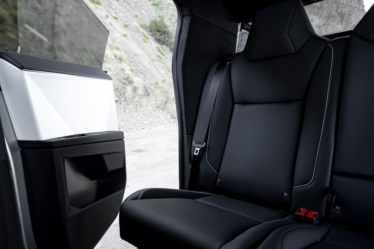 Tesla Cybertruck EV Rental in Los Angeles Thumbnail 