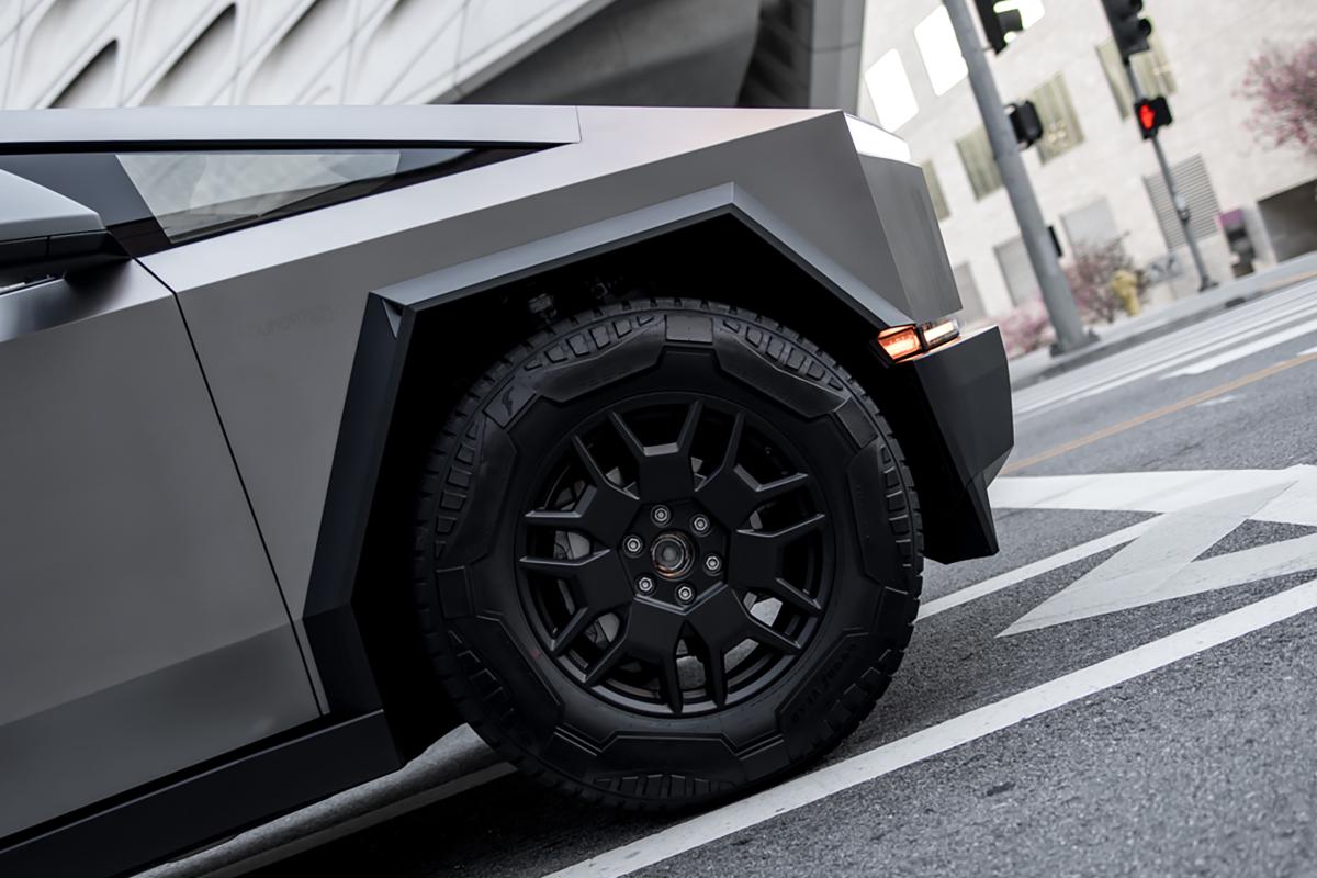 Tesla Cybertruck EV Rental in Los Angeles Thumbnail 