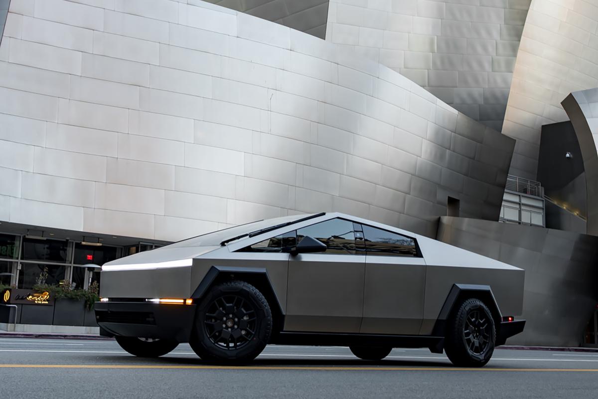 Tesla Cybertruck EV Rental in Los Angeles Thumbnail 