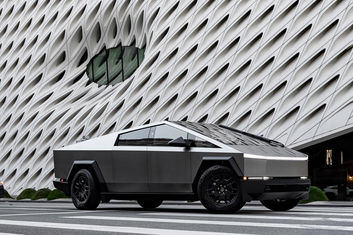 Tesla Cybertruck EV Rental in Los Angeles Thumbnail 