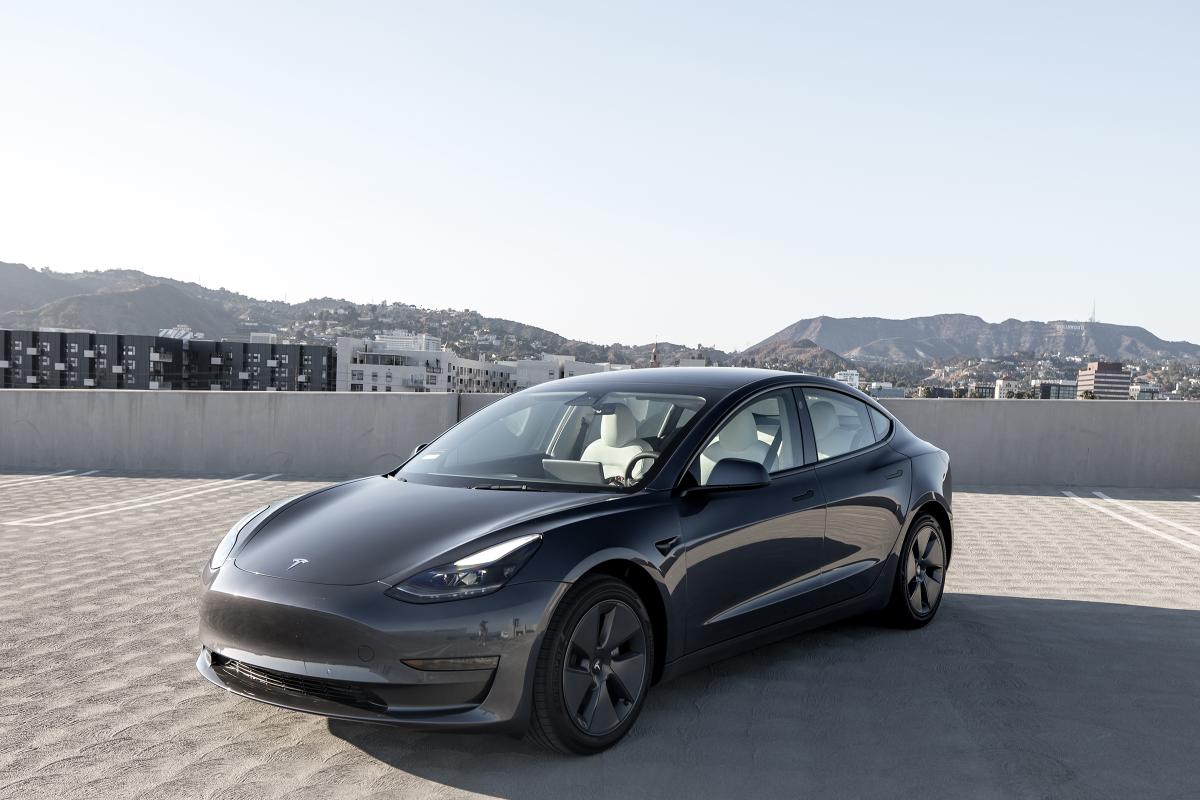 Tesla Model 3 EV Rental In Los Angeles Thumbnail 