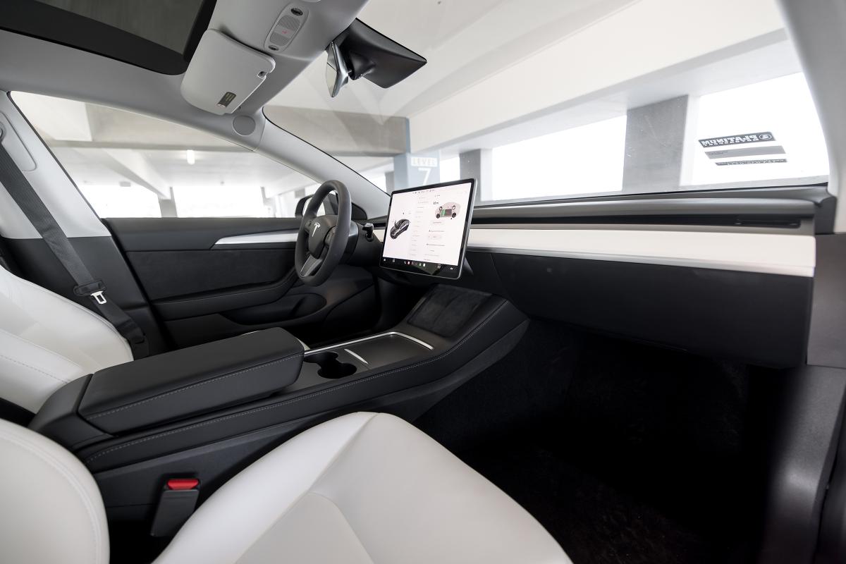 Tesla Model 3 EV Rental In Los Angeles Thumbnail 